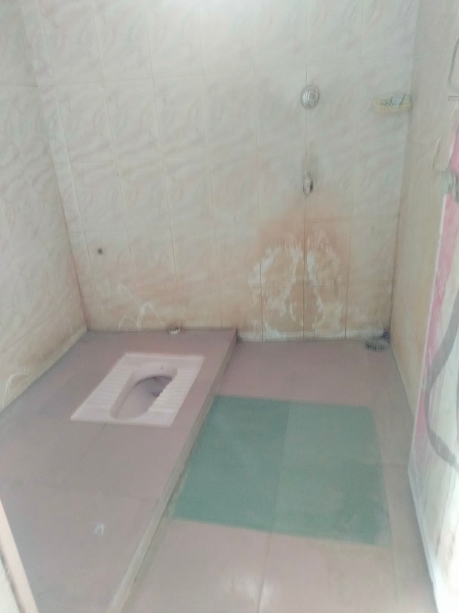 নিরালা আমতলা মোড় জামে মসজিদের অপজিটে মেইন রোডের পাশেই