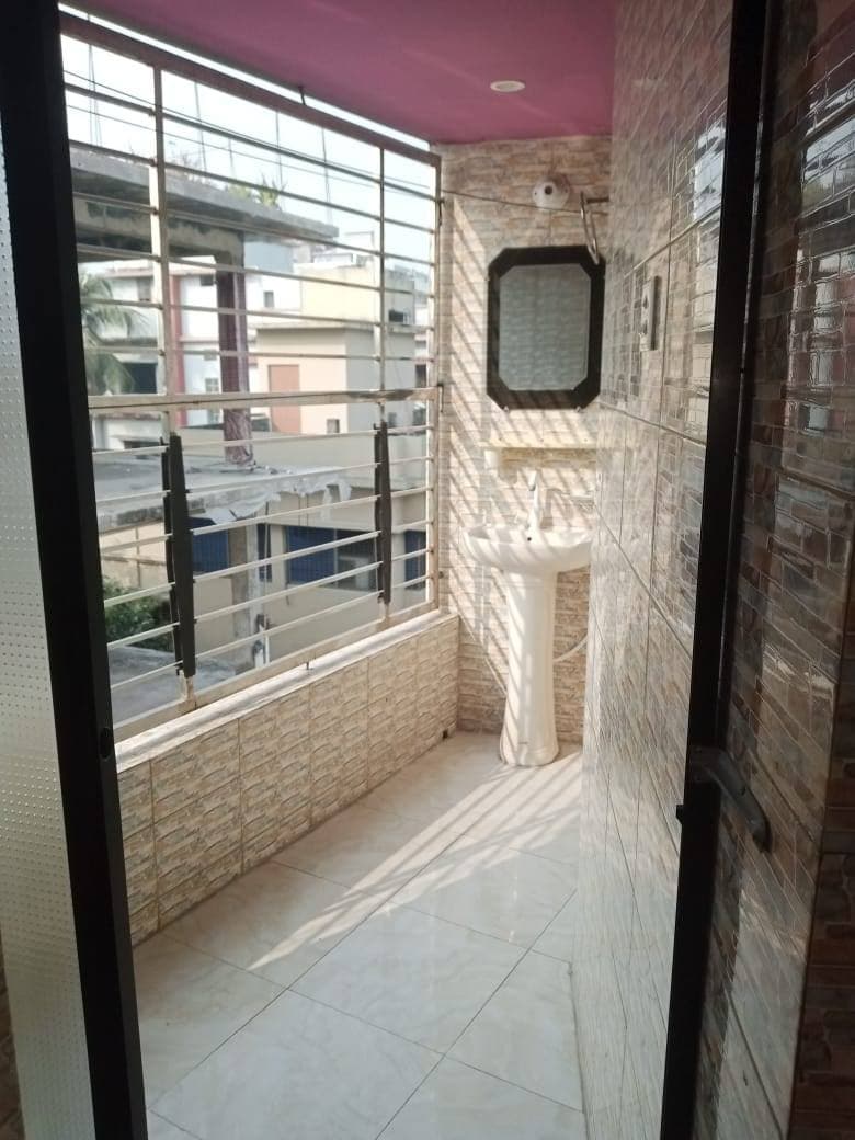 খুলনা পুলিশফাড়ি,ডালমিল মোড়, (সিটি মেডিকেল কলেজ হাসপাতাল,ময়লাপোতা) 